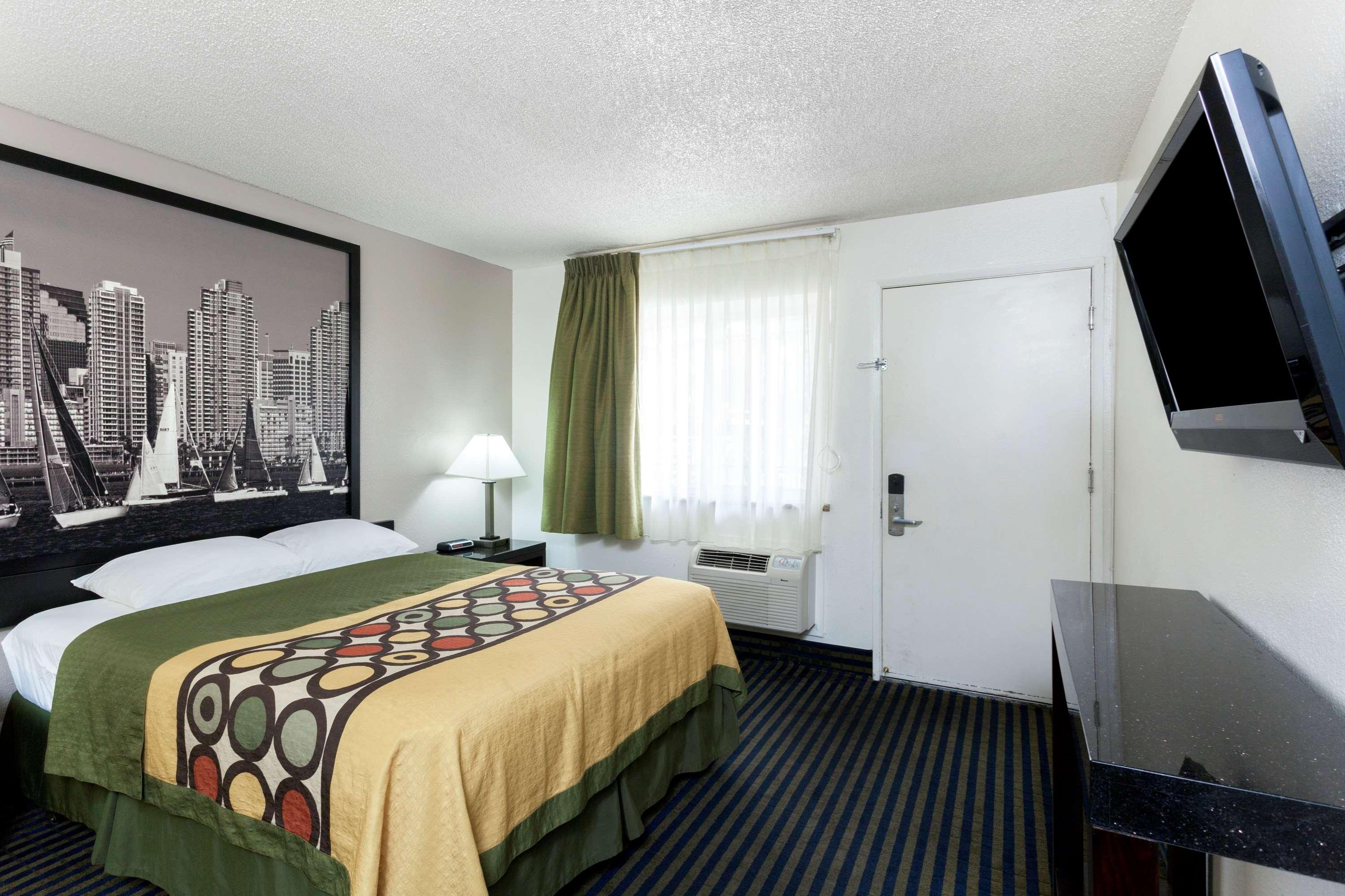 Super 8 By Wyndham San Diego Hotel Circle Εξωτερικό φωτογραφία