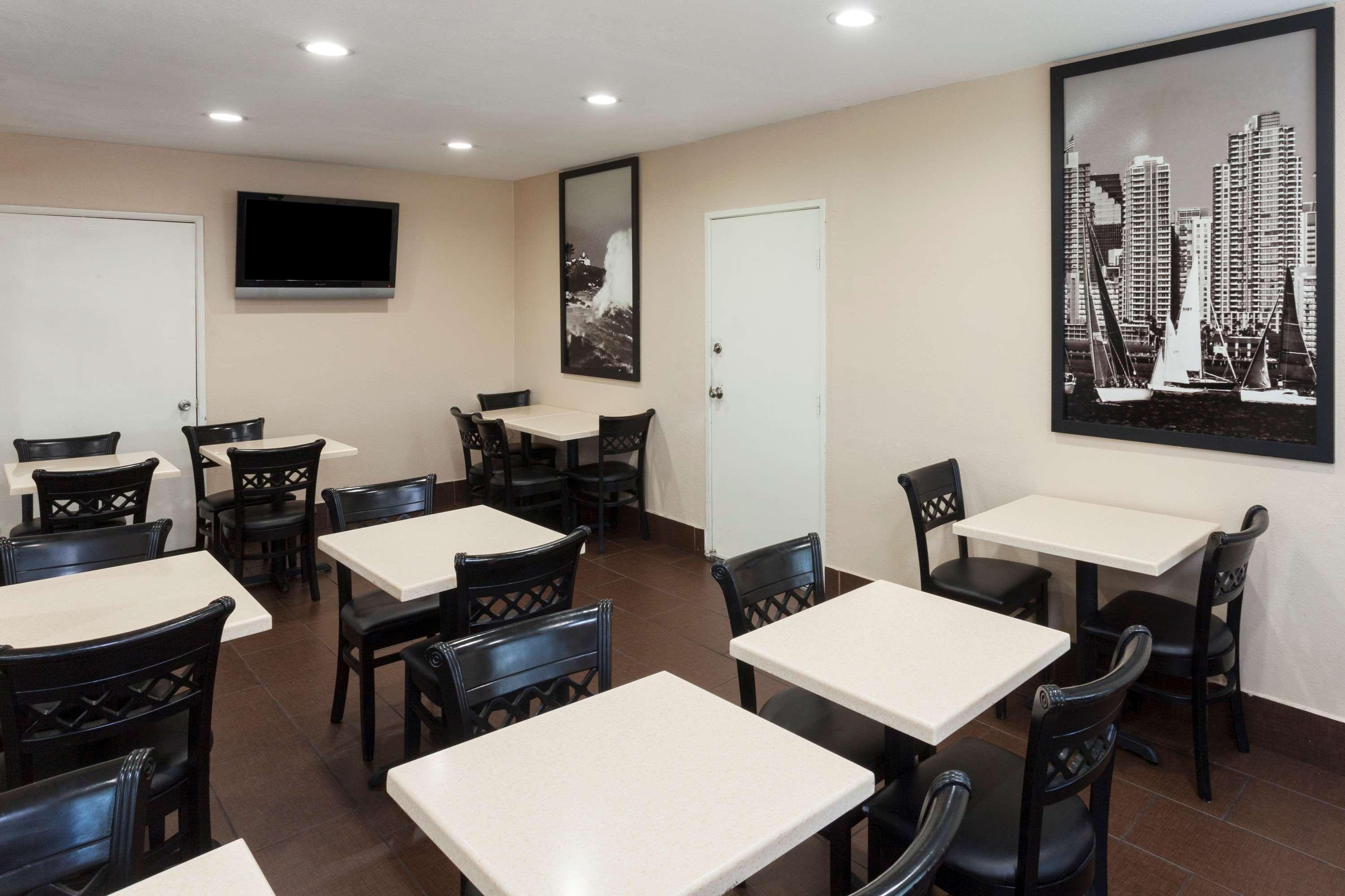 Super 8 By Wyndham San Diego Hotel Circle Εξωτερικό φωτογραφία