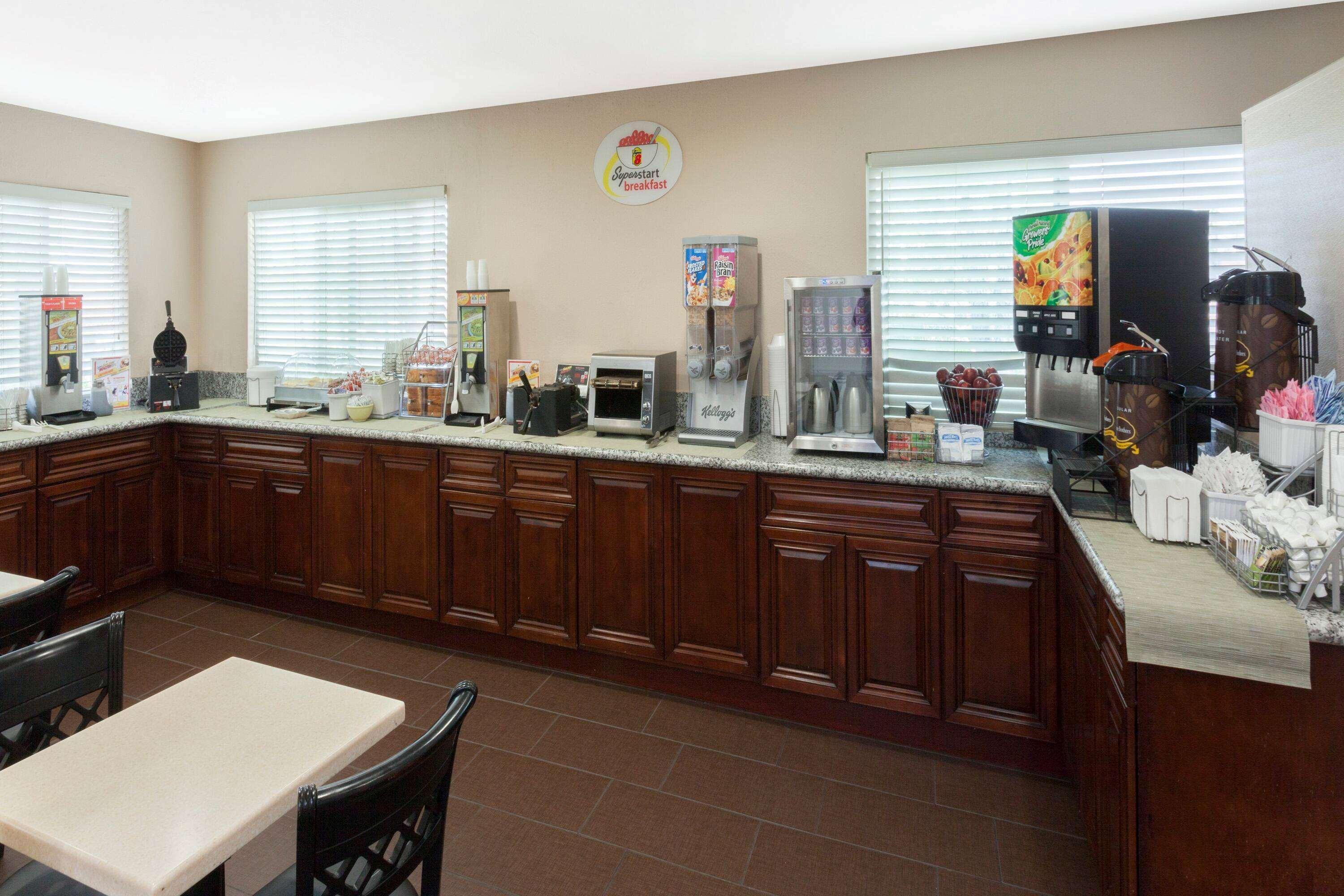 Super 8 By Wyndham San Diego Hotel Circle Εξωτερικό φωτογραφία