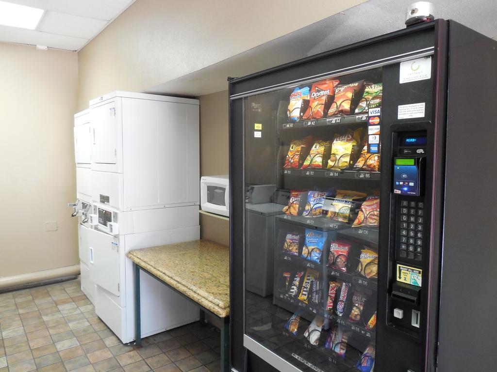 Super 8 By Wyndham San Diego Hotel Circle Εξωτερικό φωτογραφία