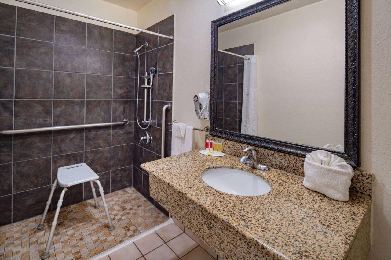 Super 8 By Wyndham San Diego Hotel Circle Εξωτερικό φωτογραφία
