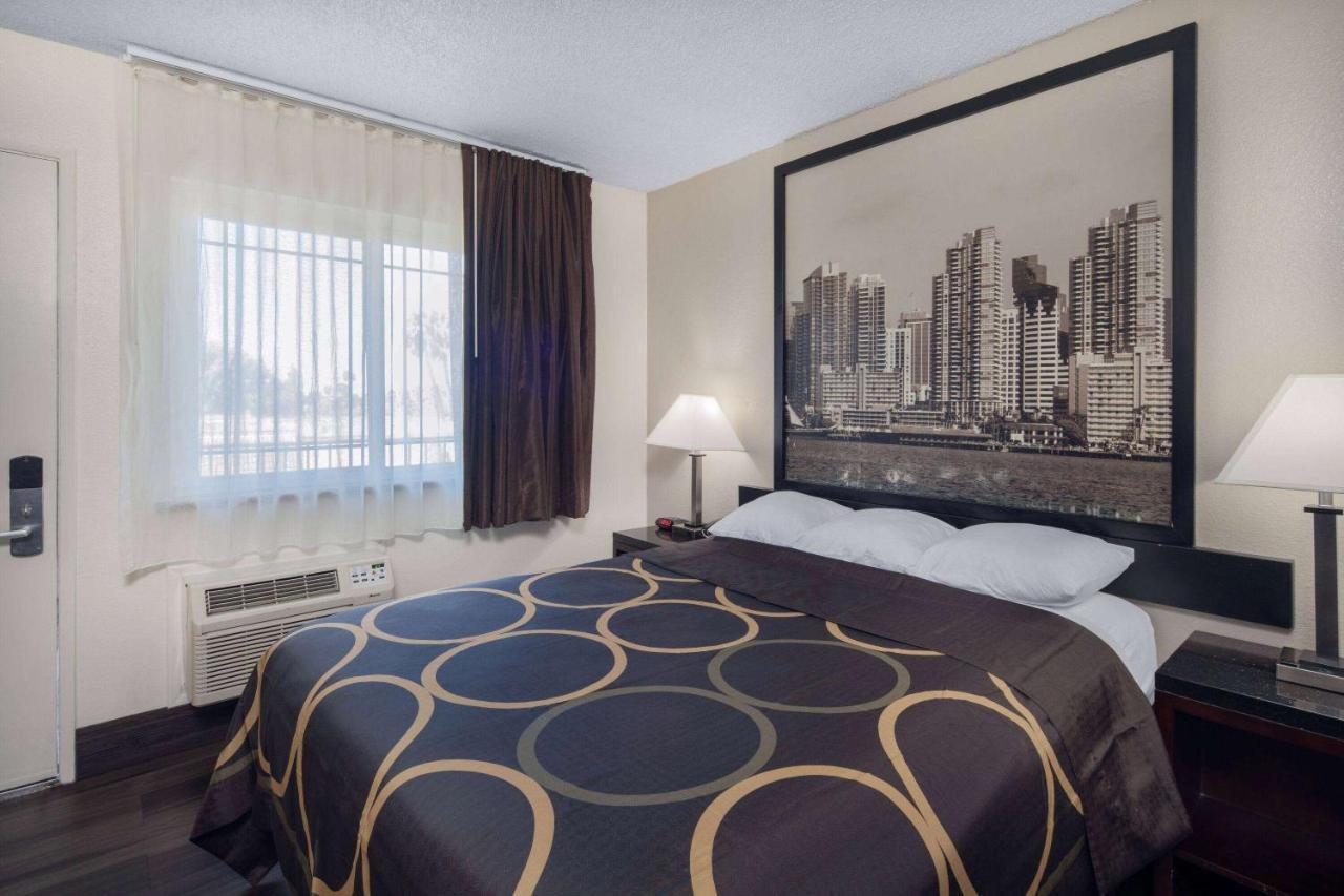 Super 8 By Wyndham San Diego Hotel Circle Εξωτερικό φωτογραφία