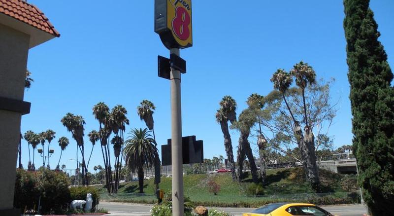 Super 8 By Wyndham San Diego Hotel Circle Εξωτερικό φωτογραφία