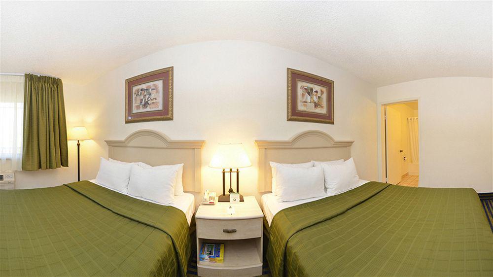 Super 8 By Wyndham San Diego Hotel Circle Εξωτερικό φωτογραφία